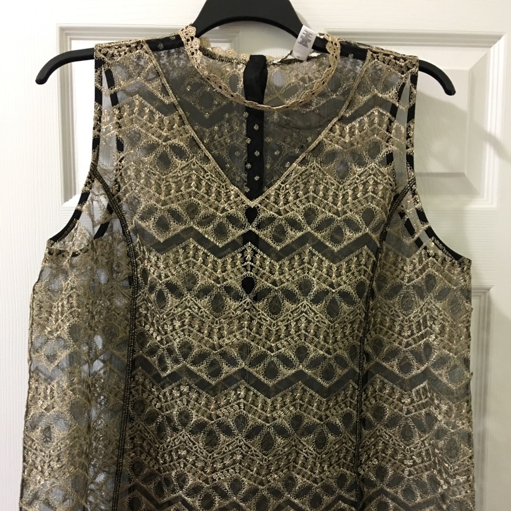 CATO🎉Sheer Gold/Black Top NWT.  18/20 🎉